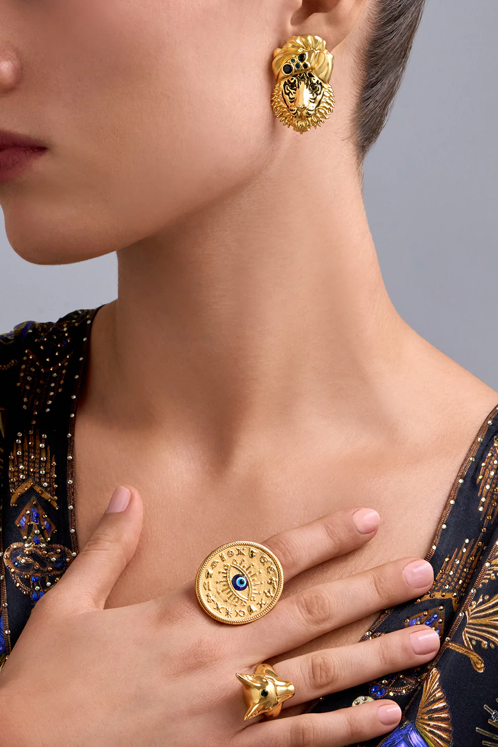 SACRED SYMBOLS JAGGI EARRINGS GOLD - Image 4