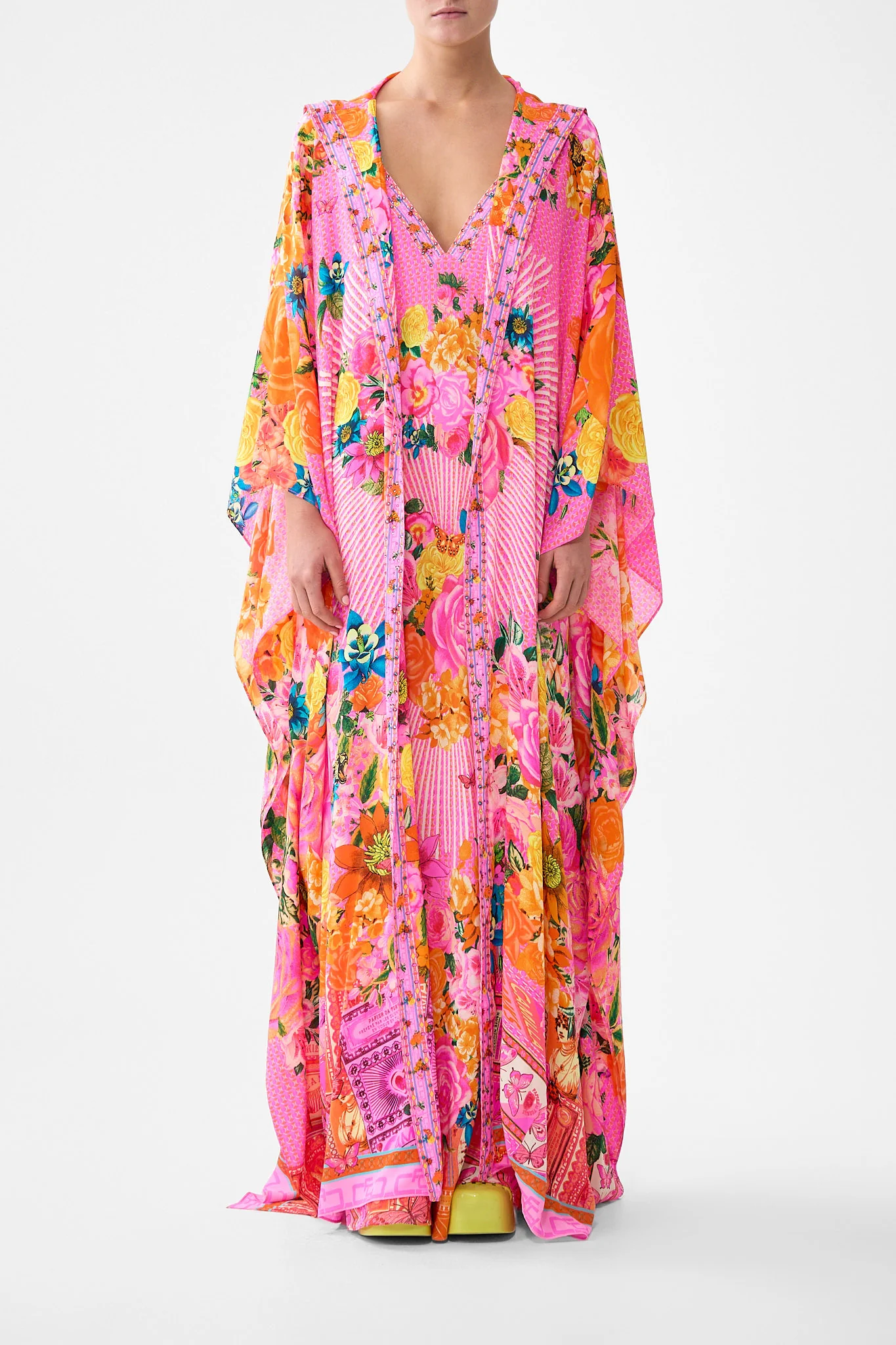 OVERSIZED ROBE ILLUSTRATION NATION