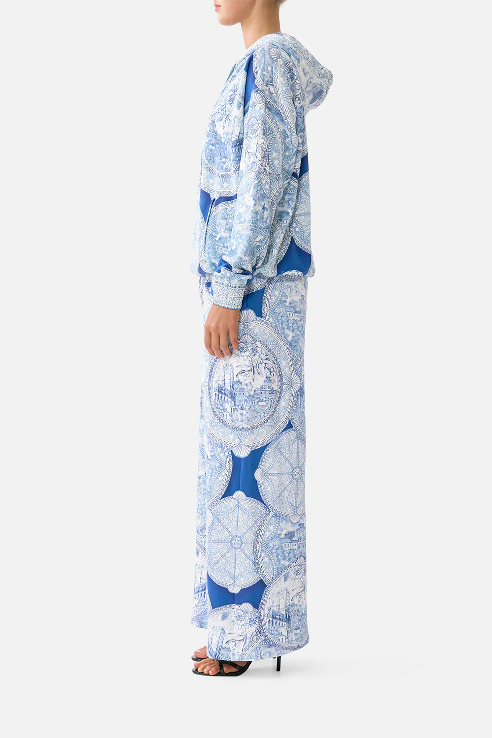 CONTRAST BAND HOODIE WITH SIDE POCKETS DE NADA GRANADA - Image 4