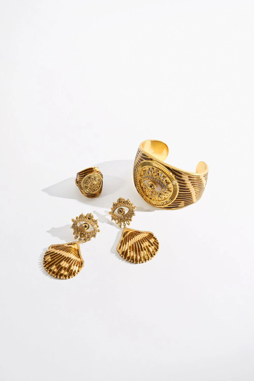 ENCHANTED OCEANIA SHELL CUFF BANGLE GOLD - Image 2